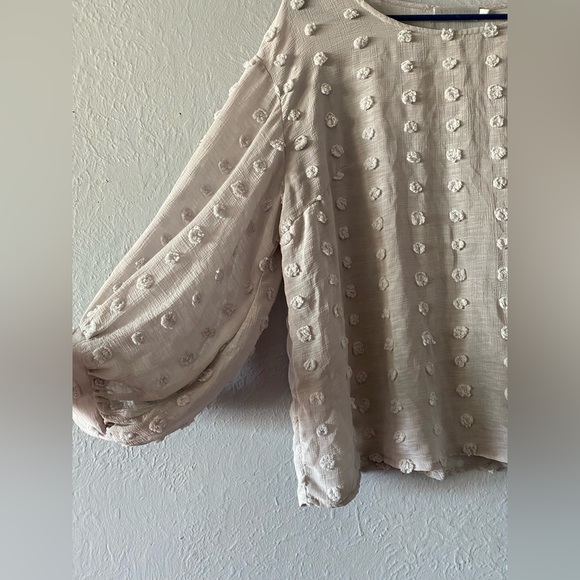 Cute polkadot shirt - Picture 2 of 5